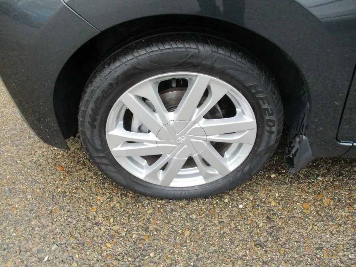 2015-toyota-aygo-10-vvt-i-x-pression-x-wave-x-shift-big-9