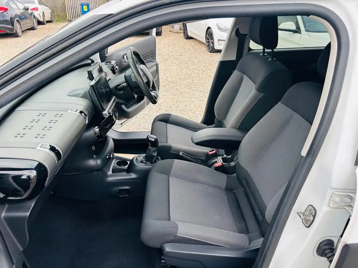 2015-citroen-c4-cactus-16bluehdi-flair-big-12