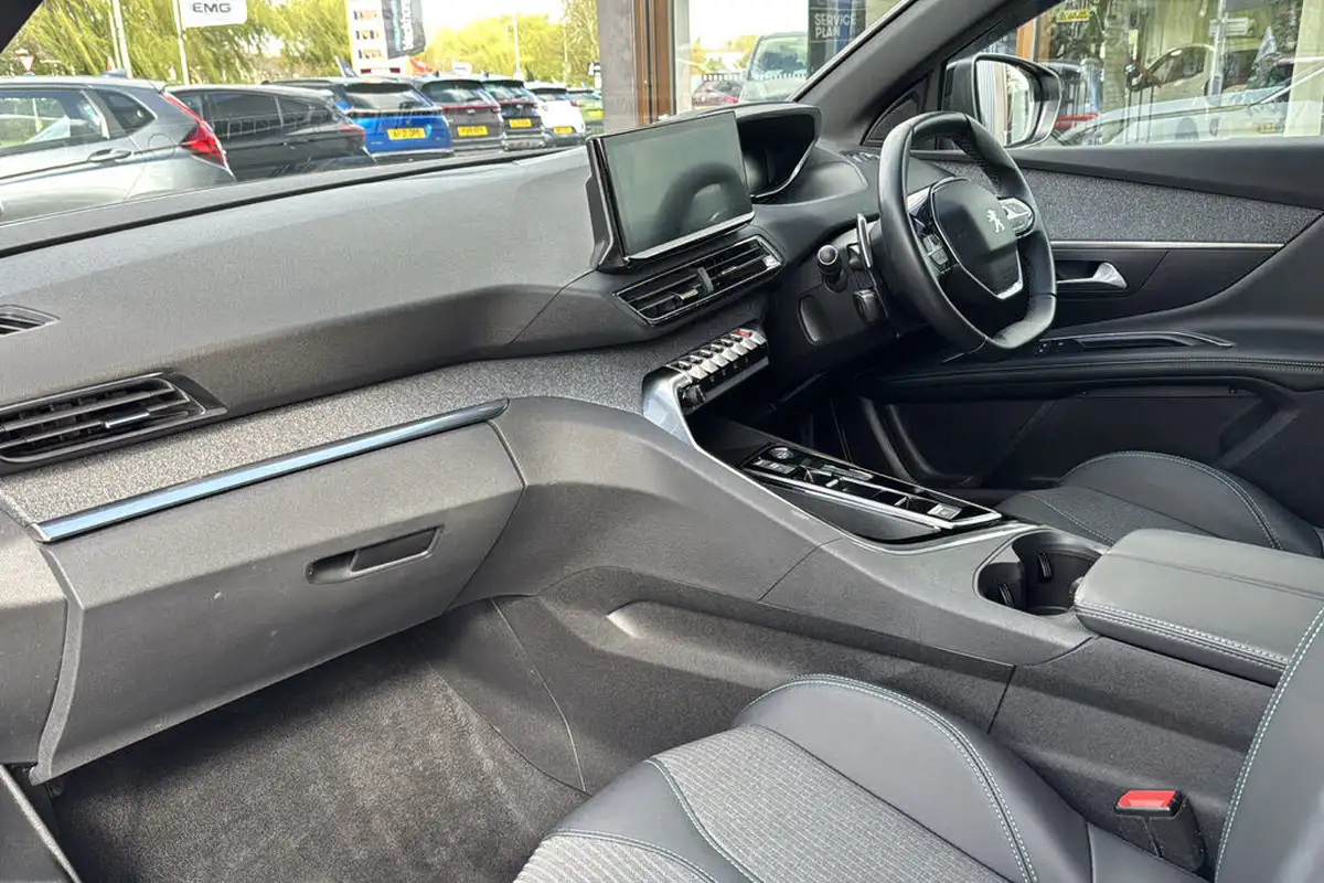 2023-peugeot-3008-suv-12-puretech-allure-premium-eat8-big-9