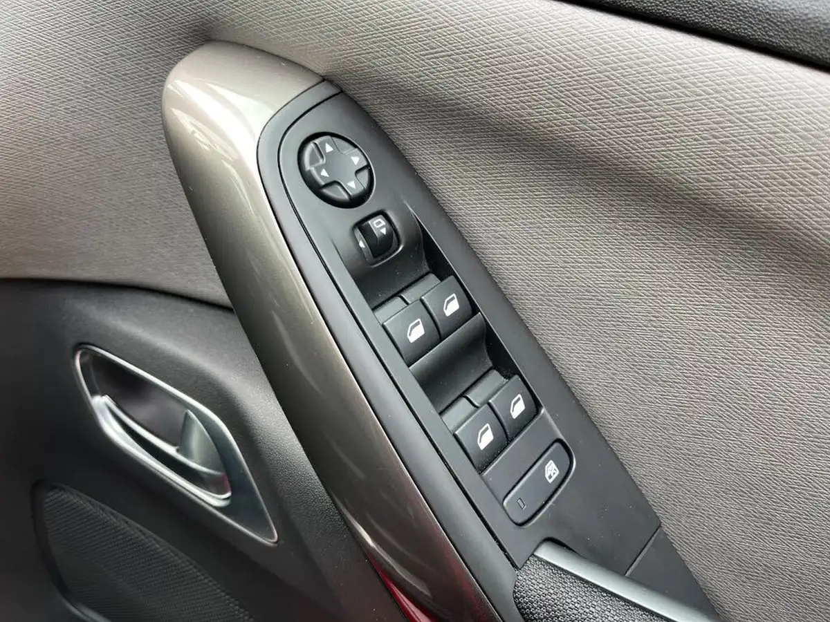 2018-citroen-c4-spacetourer-20bluehdi-flair-162ps-eat8-big-27
