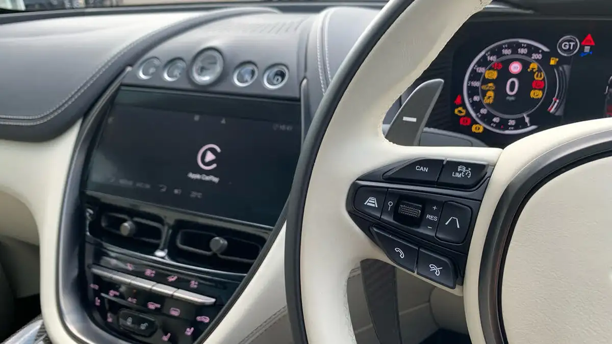 2024-aston-martin-dbx-40-v8-big-26
