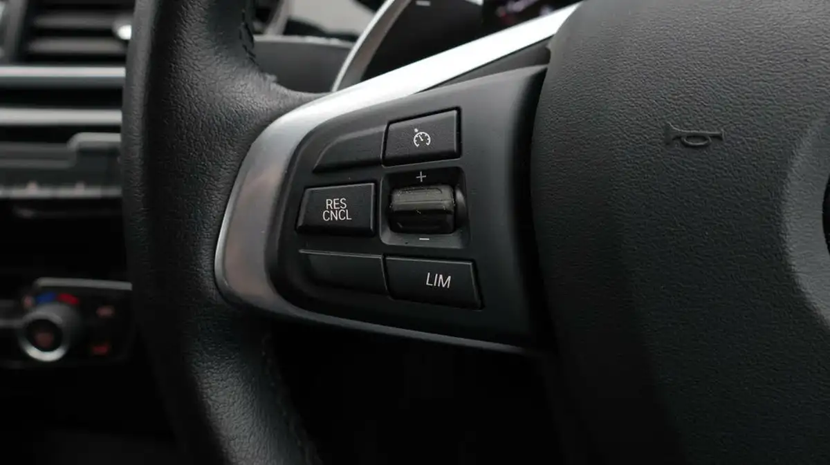 2022-bmw-x1-20-xdrive20i-xline-big-24