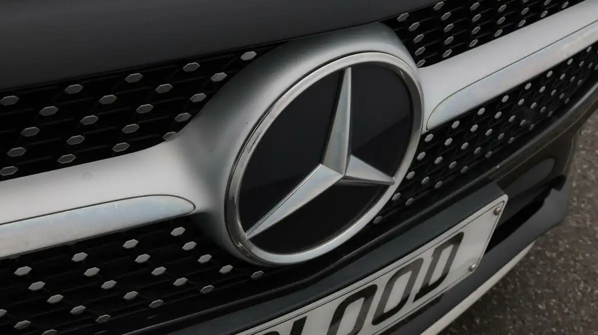 2021-mercedes-benz-a-class-13-a250e-amg-line-saloon-4d-big-22