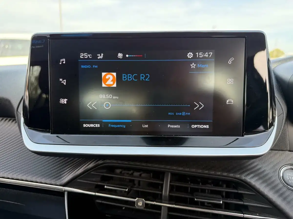 2022-peugeot-208-12-puretech-active-premium-100bhp-eat8-big-35