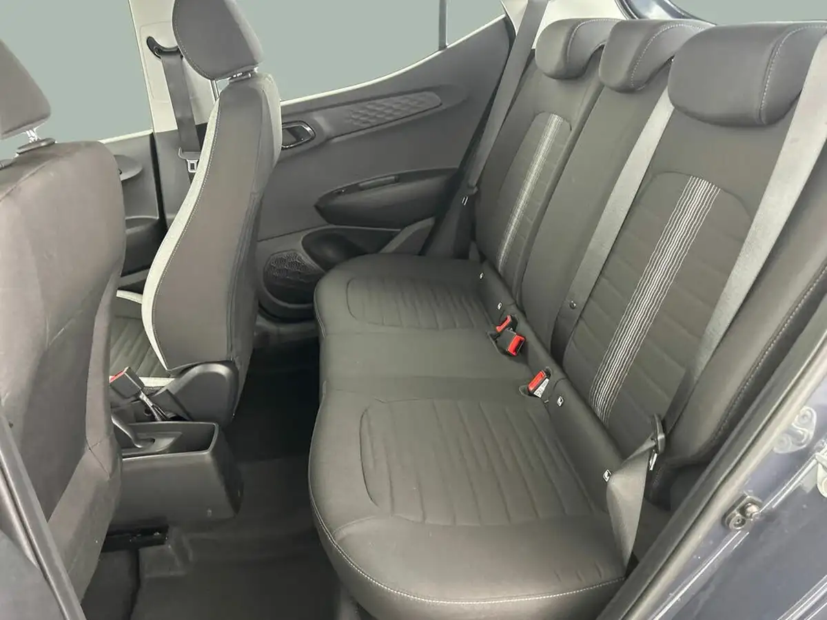 2023-hyundai-i10-10-se-big-13