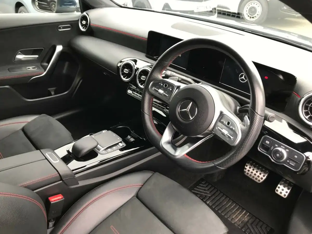 2021-mercedes-benz-a-class-13-a200-amg-line-hatchback-5d-7g-dct-big-4