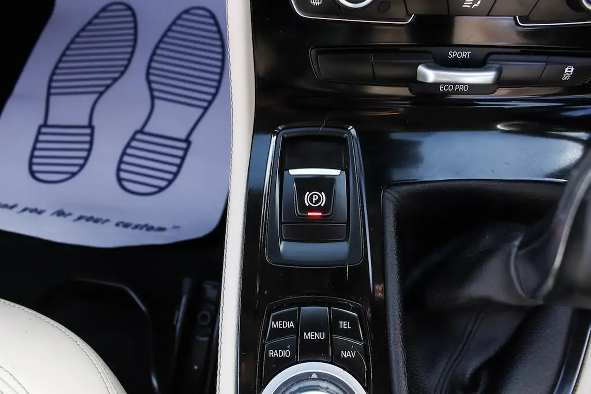 2015-bmw-2-series-15td-216d-luxury-active-big-28