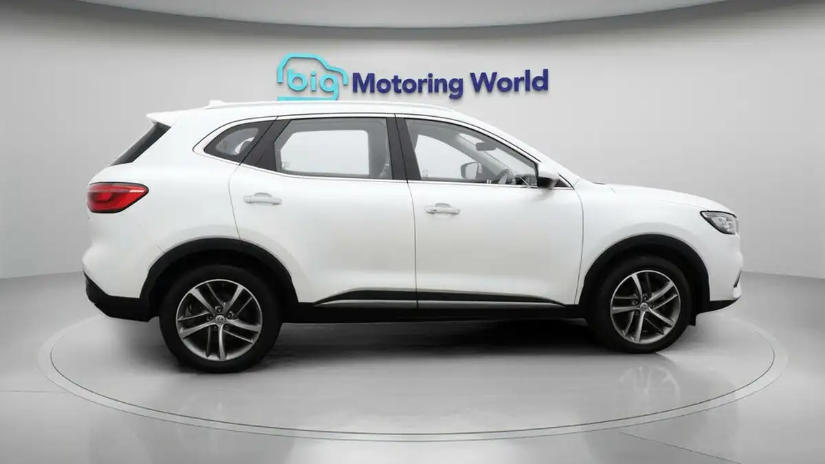 2021-mg-hs-15t-gdi-exclusive-162ps-big-8