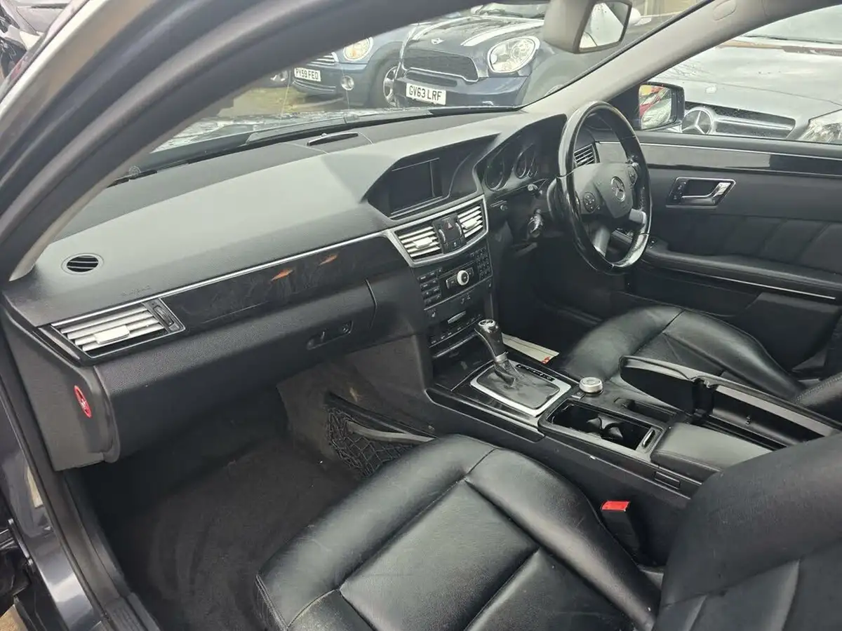 2010-mercedes-benz-e-class-21td-e200-cdi-avantgarde-auto-big-11