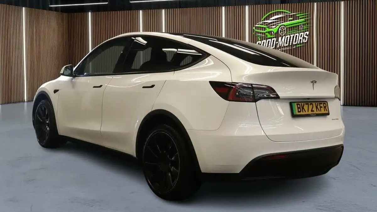 2022-tesla-model-y-e-long-range-big-4
