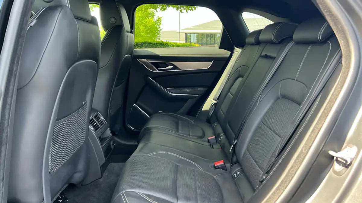 2023-jaguar-f-pace-20-p250-r-dynamic-se-black-big-3