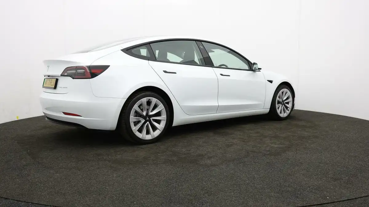 2021-tesla-model-3-e-long-range-awd-big-25