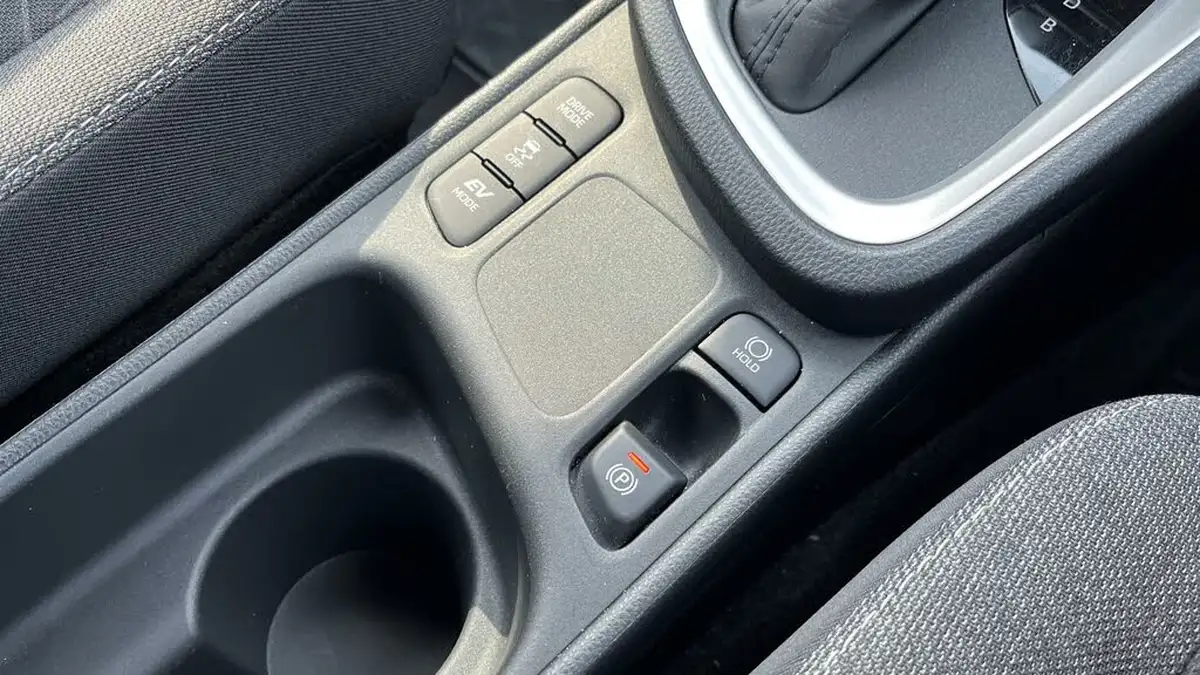 2023-toyota-yaris-cross-15-vvt-i-design-big-44