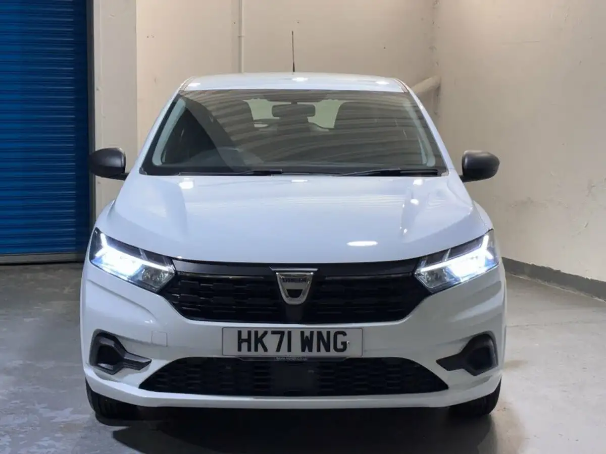 2021-dacia-sandero-10-sce-essential-big-1