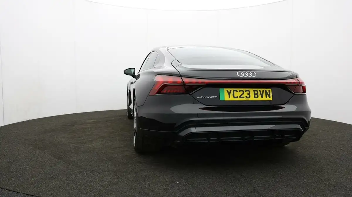 2023-audi-e-tron-gt-e-big-78