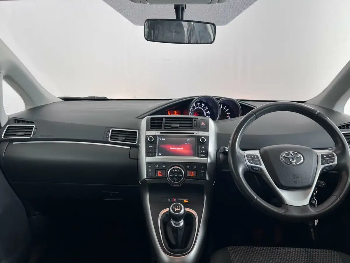 2016-toyota-verso-16d-d-4d-trend-big-10