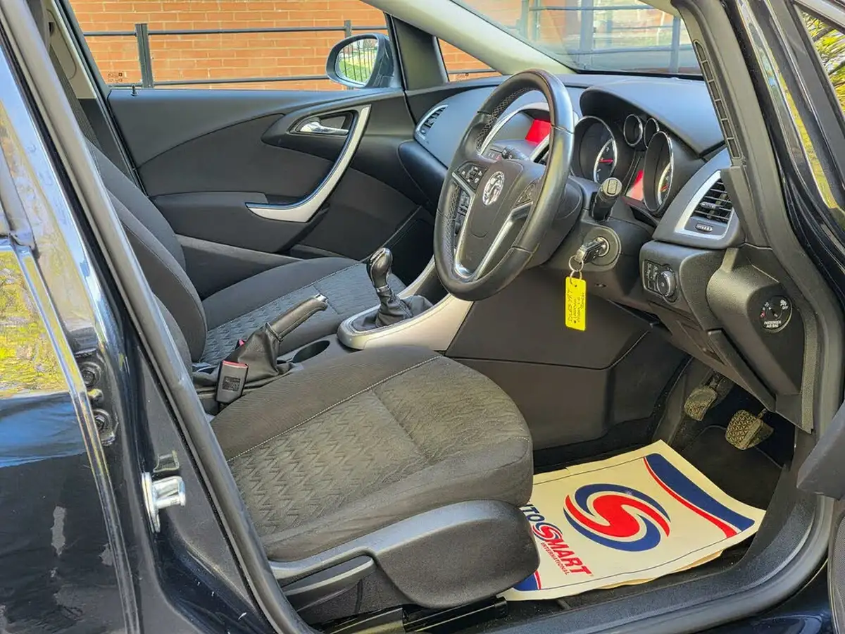 2014-vauxhall-astra-16-energy-big-18
