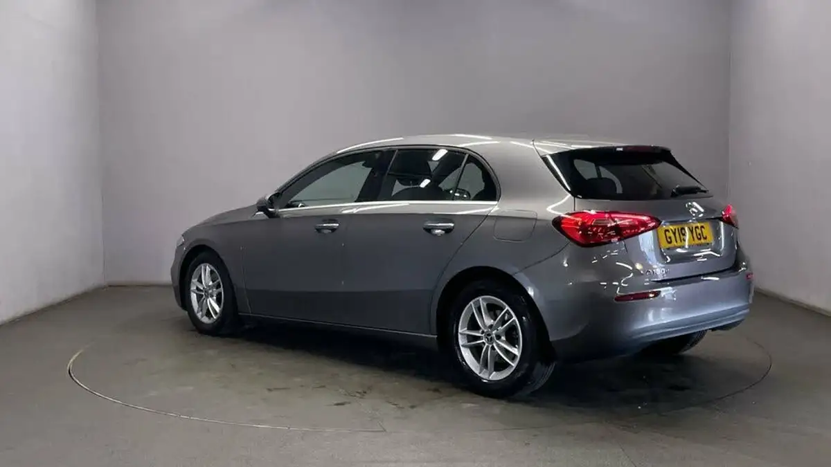 2019-mercedes-benz-a-class-15d-a180d-se-7g-dct-big-5