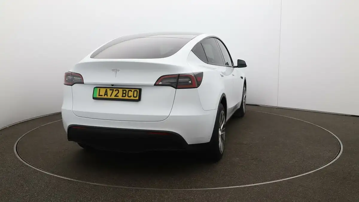 2022-tesla-model-y-e-rwd-big-47