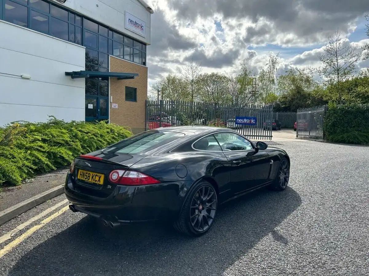 2008-jaguar-xkr-42-coupe-big-16