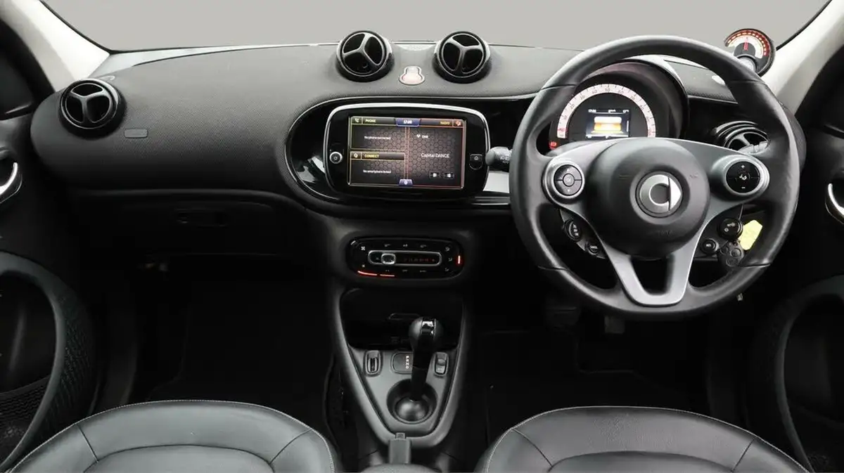 2022-smart-forfour-eq-exclusive-big-13
