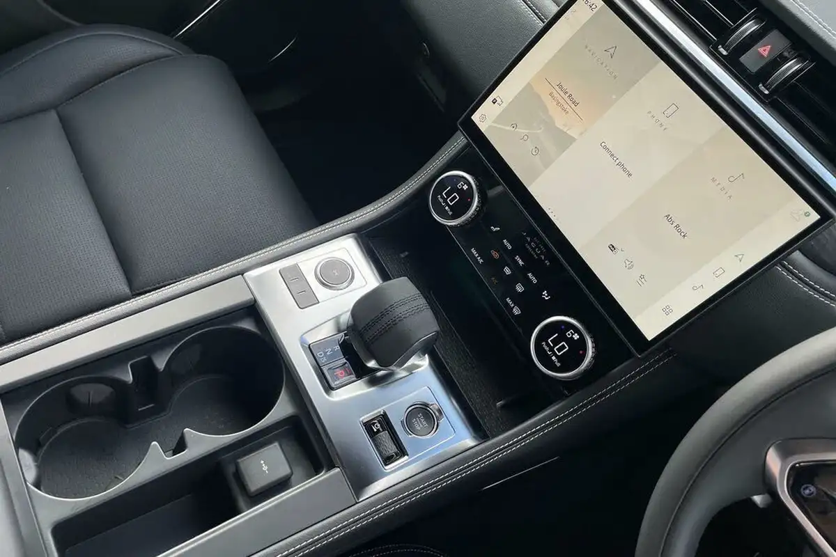 2024-jaguar-f-pace-20-d200-r-dynamic-hse-black-big-18