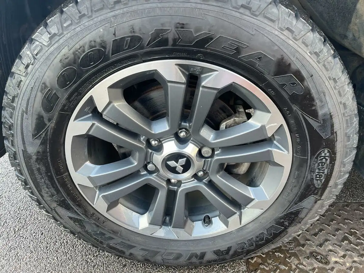 2021-mitsubishi-l200-22di-d-barbarian-auto-big-17