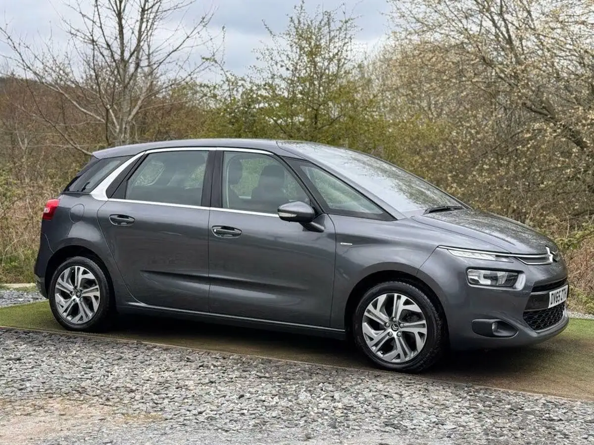 2015-citroen-c4-picasso-16bluehdi-exclusive-eat6-big-3