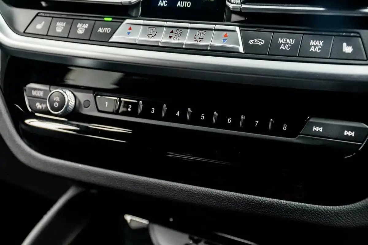 2022-bmw-x3-30-m-competition-big-38