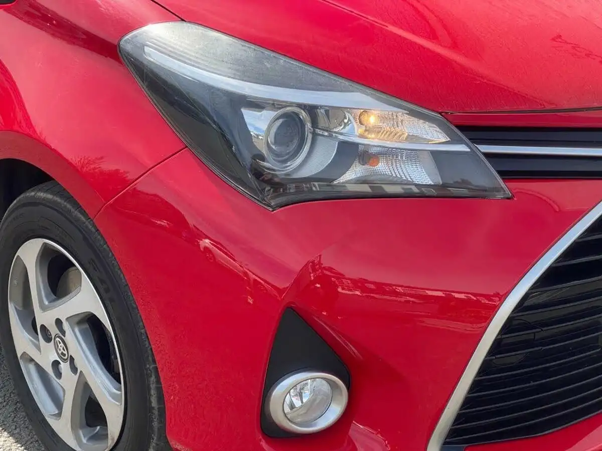 2017-toyota-yaris-15-vvt-i-icon-hybrid-big-28