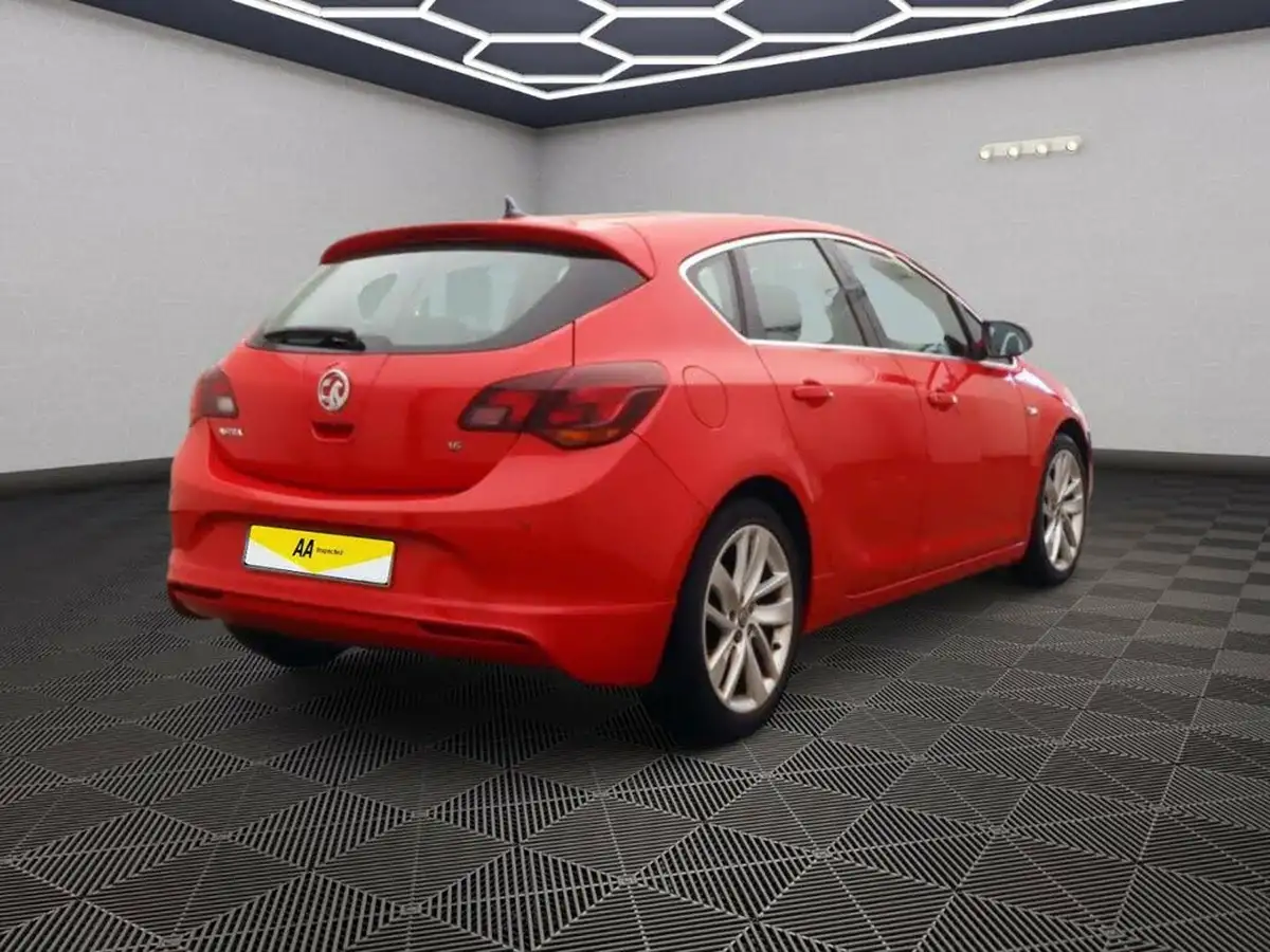 2015-vauxhall-astra-16-tech-line-gt-big-2