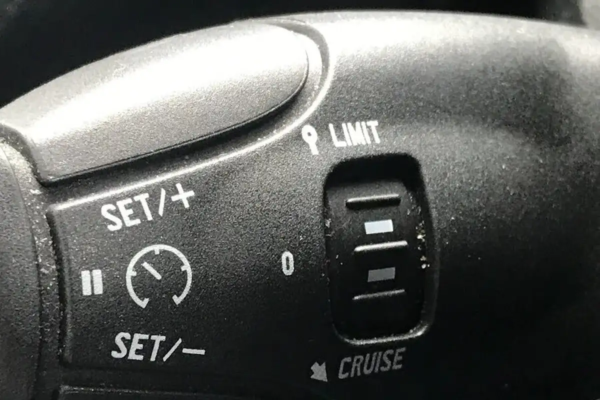 2023-peugeot-2008-suv-12-puretech-allure-premium-100bhp-big-27
