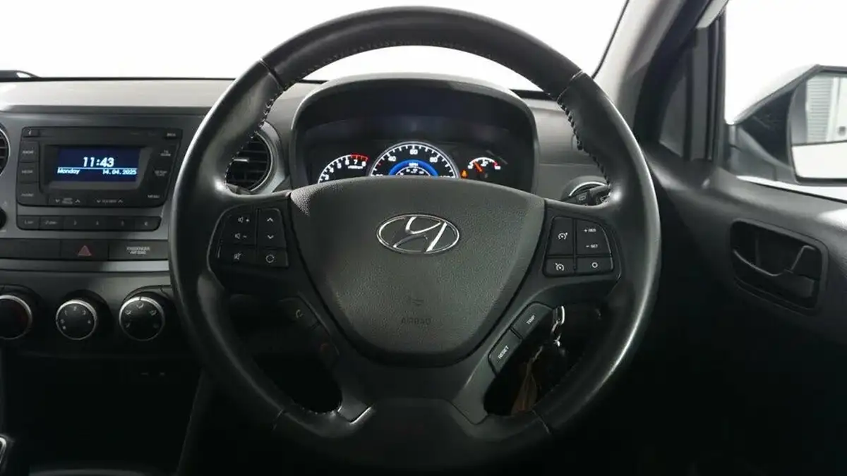 2019-hyundai-i10-12-se-big-14
