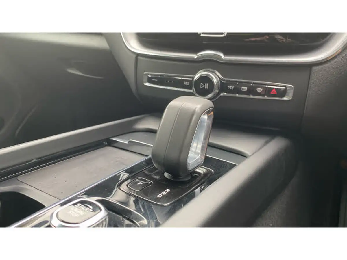 2021-volvo-xc60-20td-b4-momentum-awd-big-13