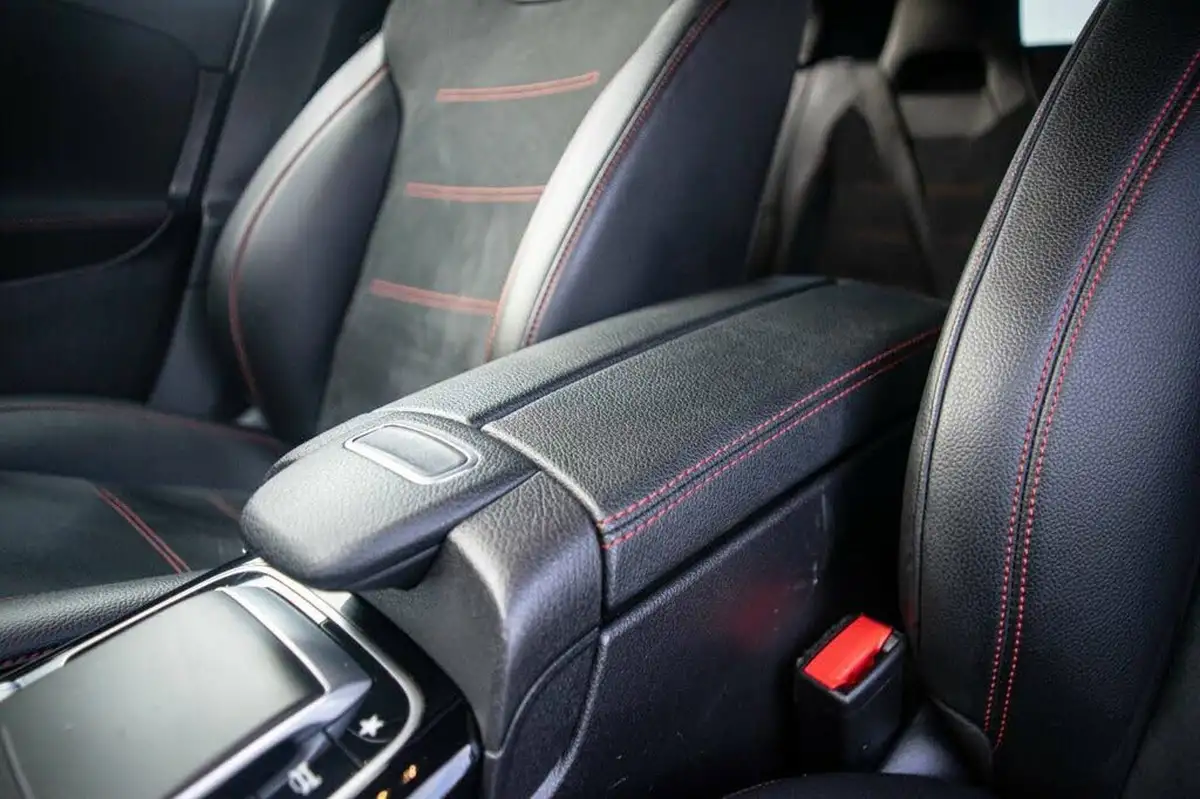 2020-mercedes-benz-a-class-13-a200-amg-line-hatchback-5d-big-23