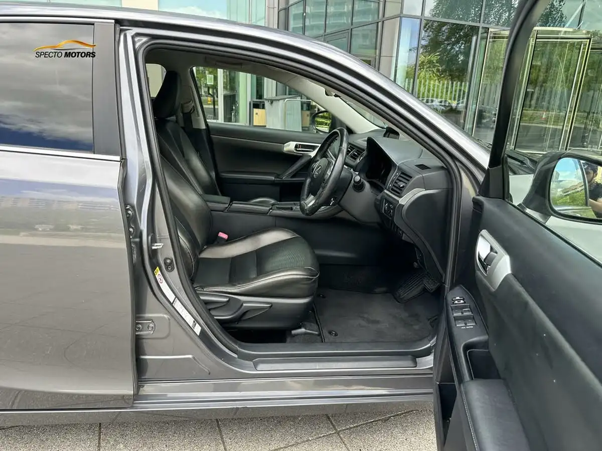 2013-lexus-ct-200h-18-advance-big-17