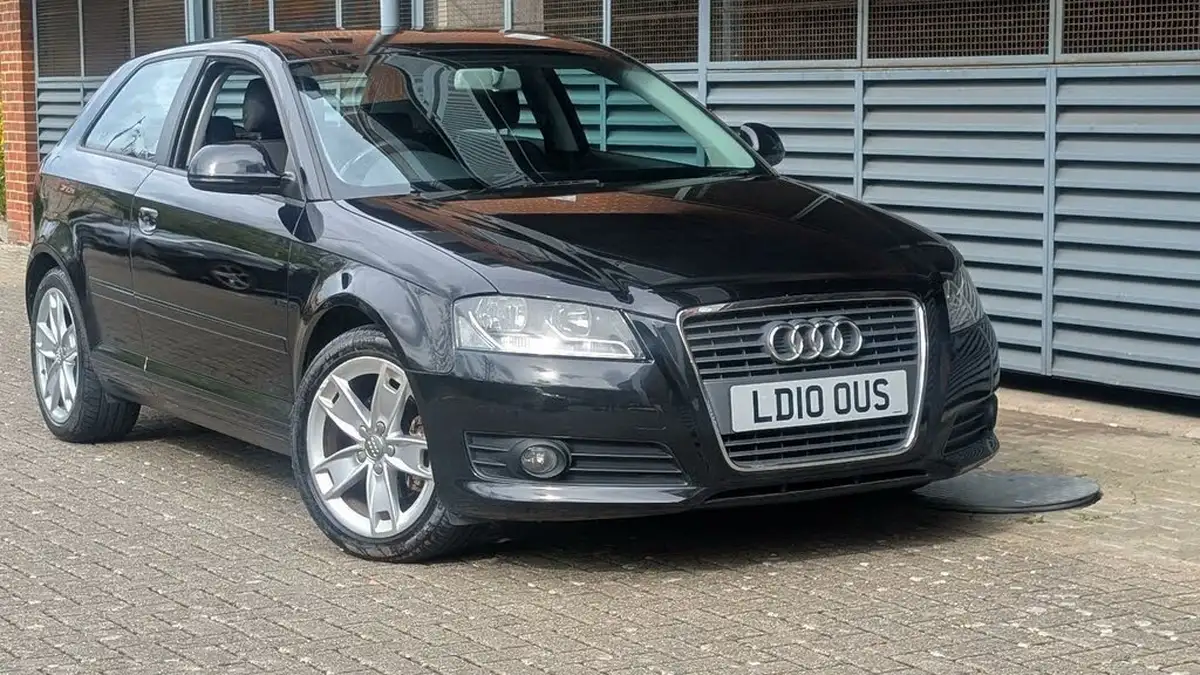 2010-audi-a3-18-sport-hatchback-3d-s-tronic-big-4