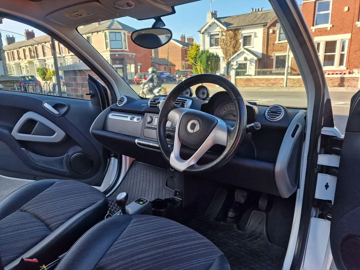 2014-smart-fortwo-10-pulse-71bhp-coupe-big-11