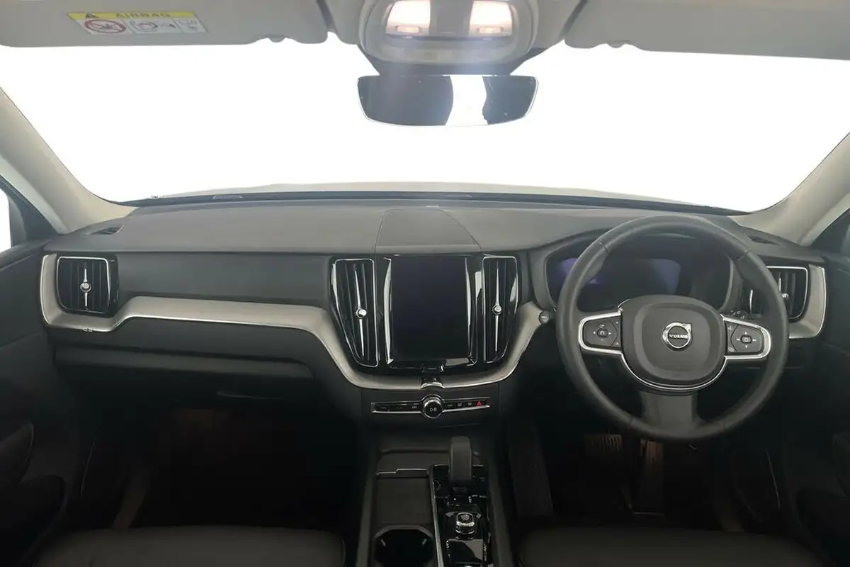 2022-volvo-xc60-20-b5-core-big-5