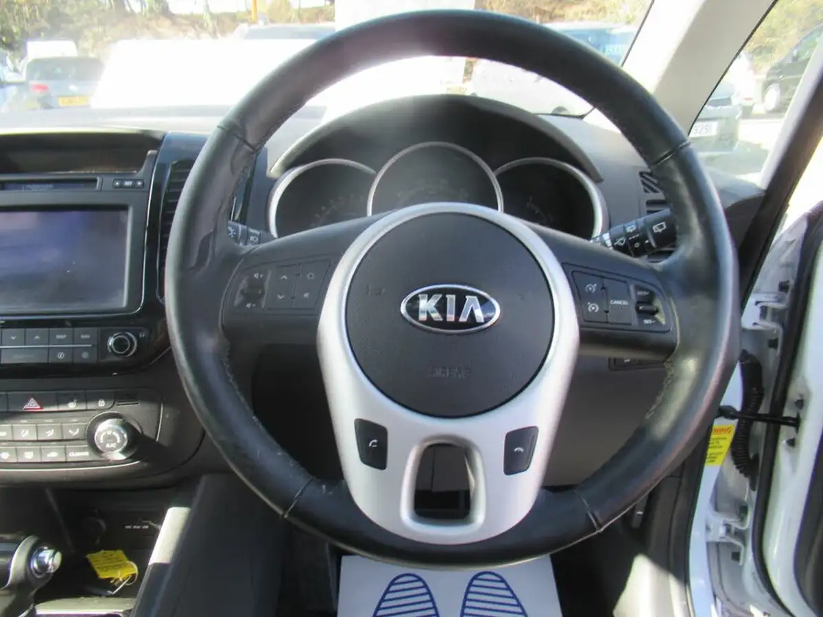 2019-kia-venga-16-4-auto-big-14