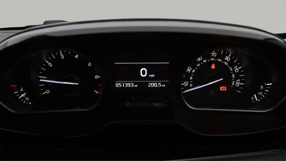 2019-peugeot-208-12-puretech-tech-edition-82bhp-big-9