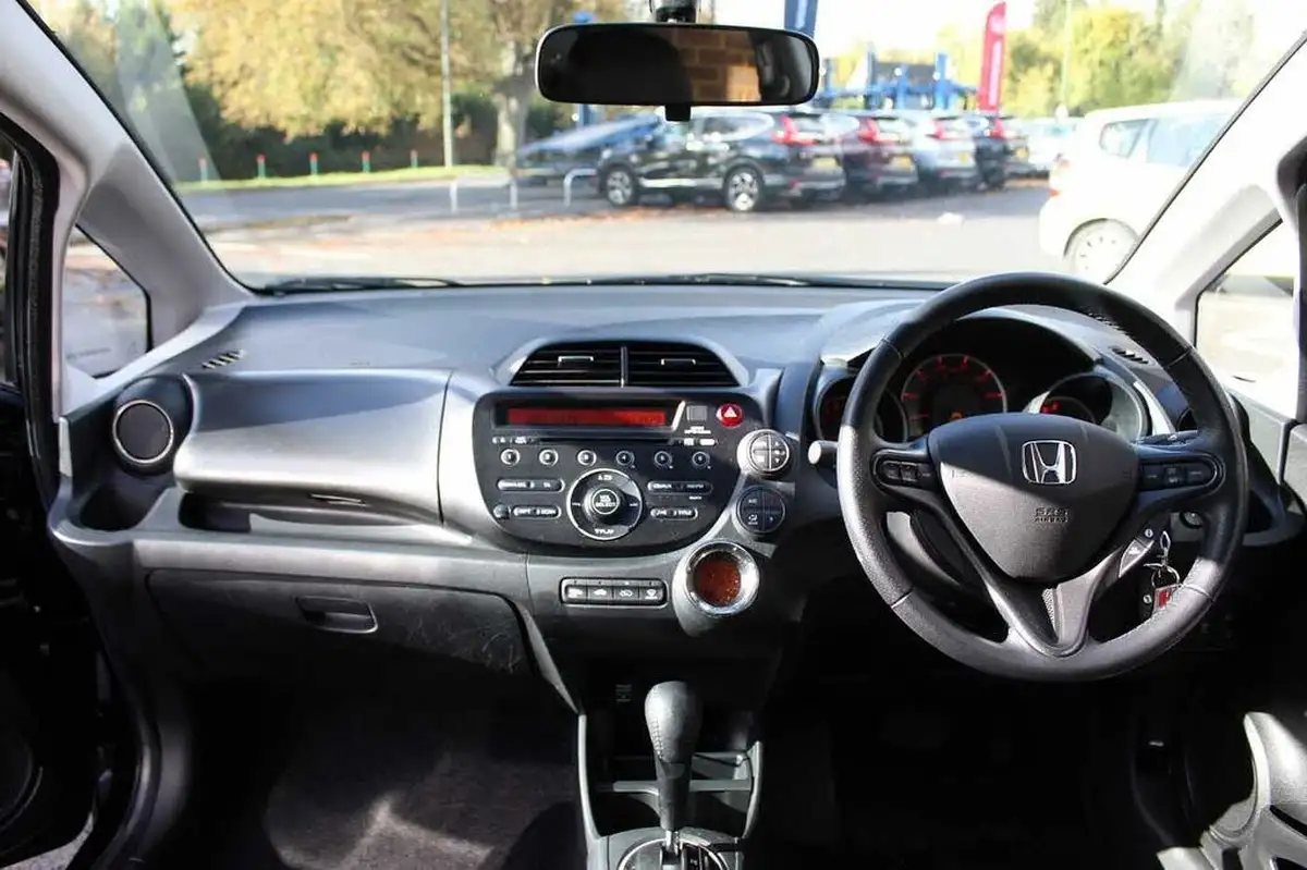 2014-honda-jazz-14-es-plus-cvt-big-3