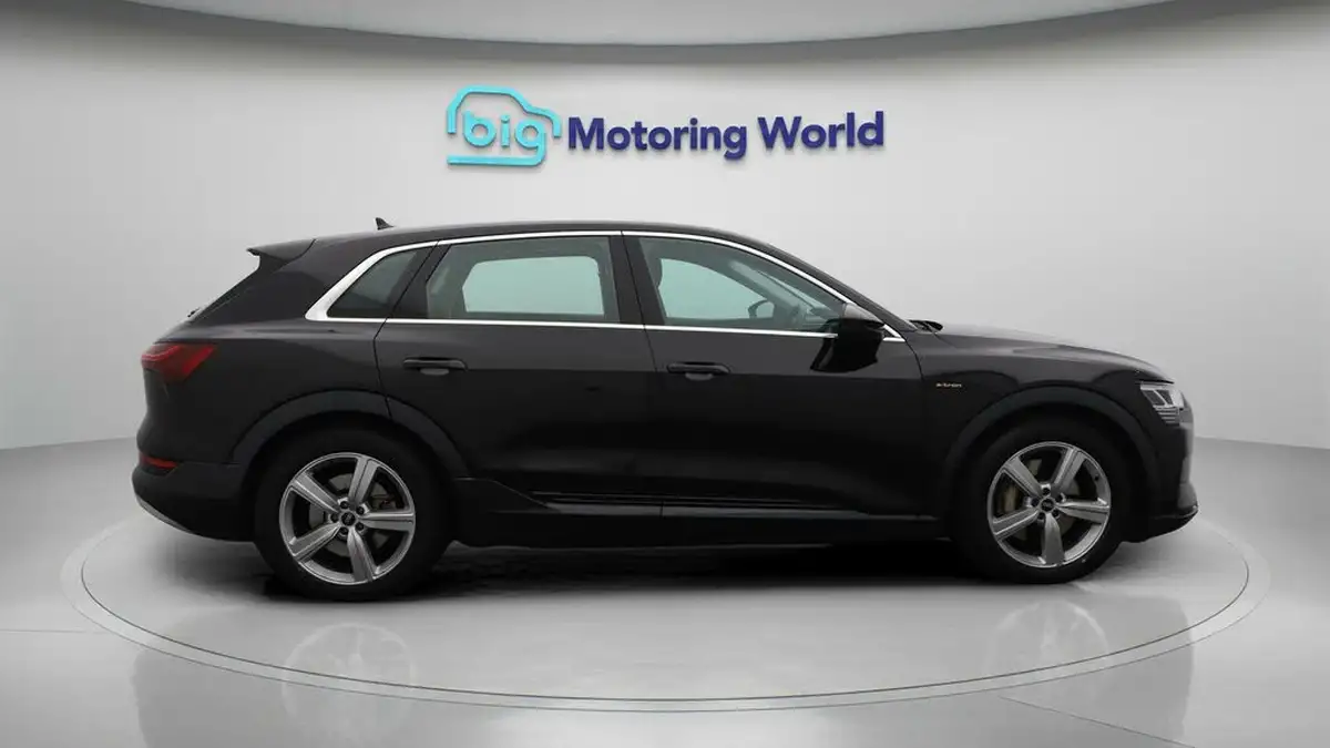 2021-audi-e-tron-50e-technik-station-wagon-big-8