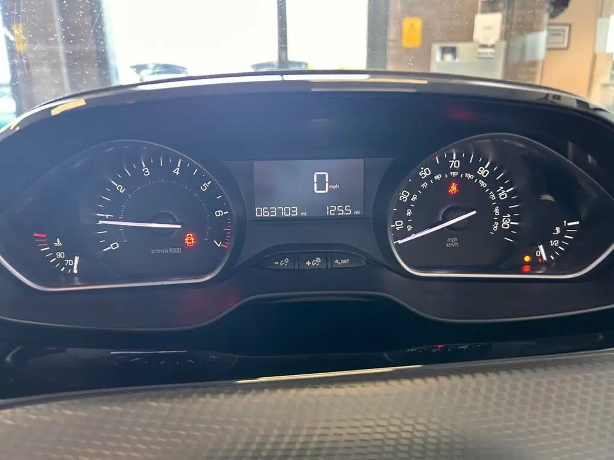 2016-peugeot-208-12-puretech-active-82bhp-5d-big-16