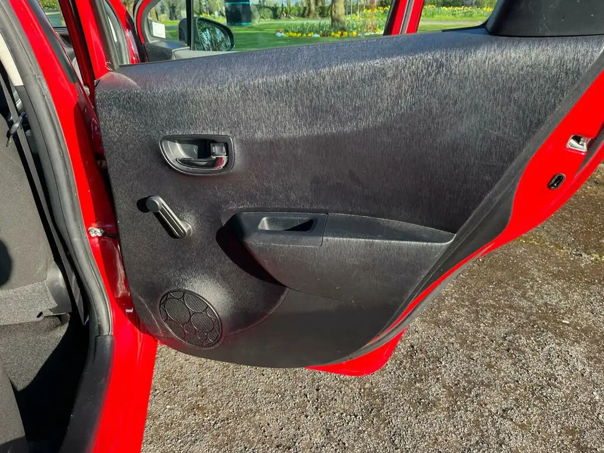 2012-toyota-yaris-10-tr-touch-go-5d-big-20