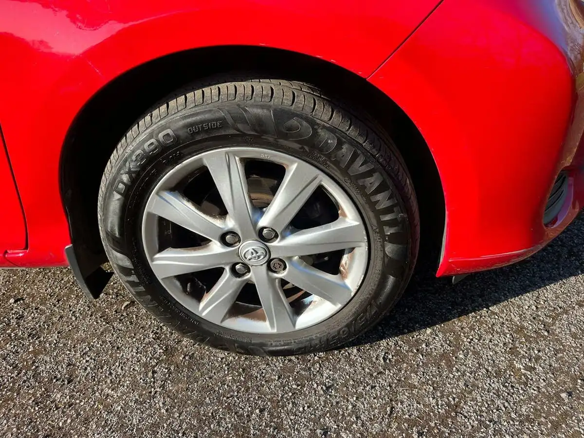 2012-toyota-yaris-10-tr-touch-go-5d-big-72
