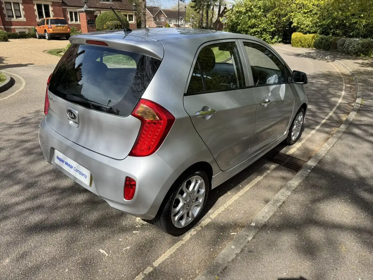 2014-kia-picanto-125-picanto-3-big-8