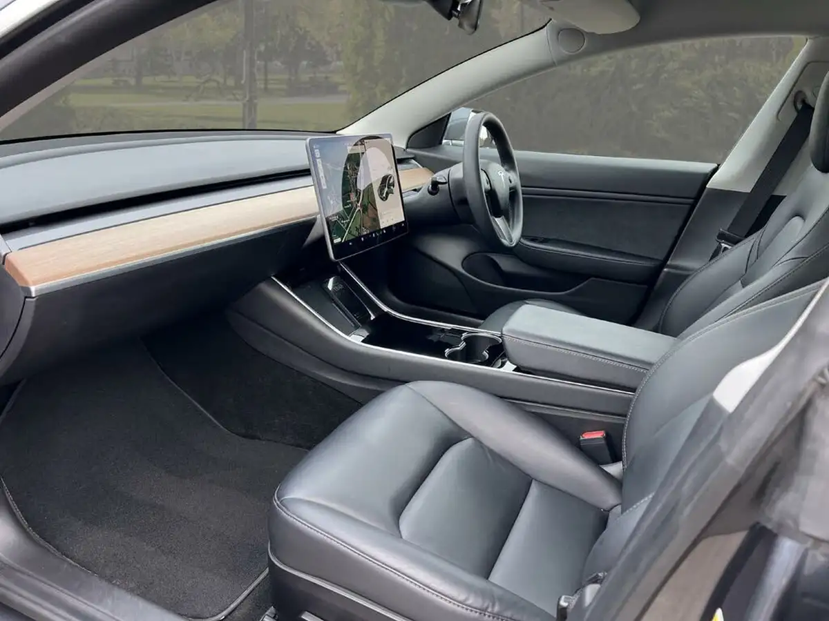2020-tesla-model-3-e-long-range-big-14