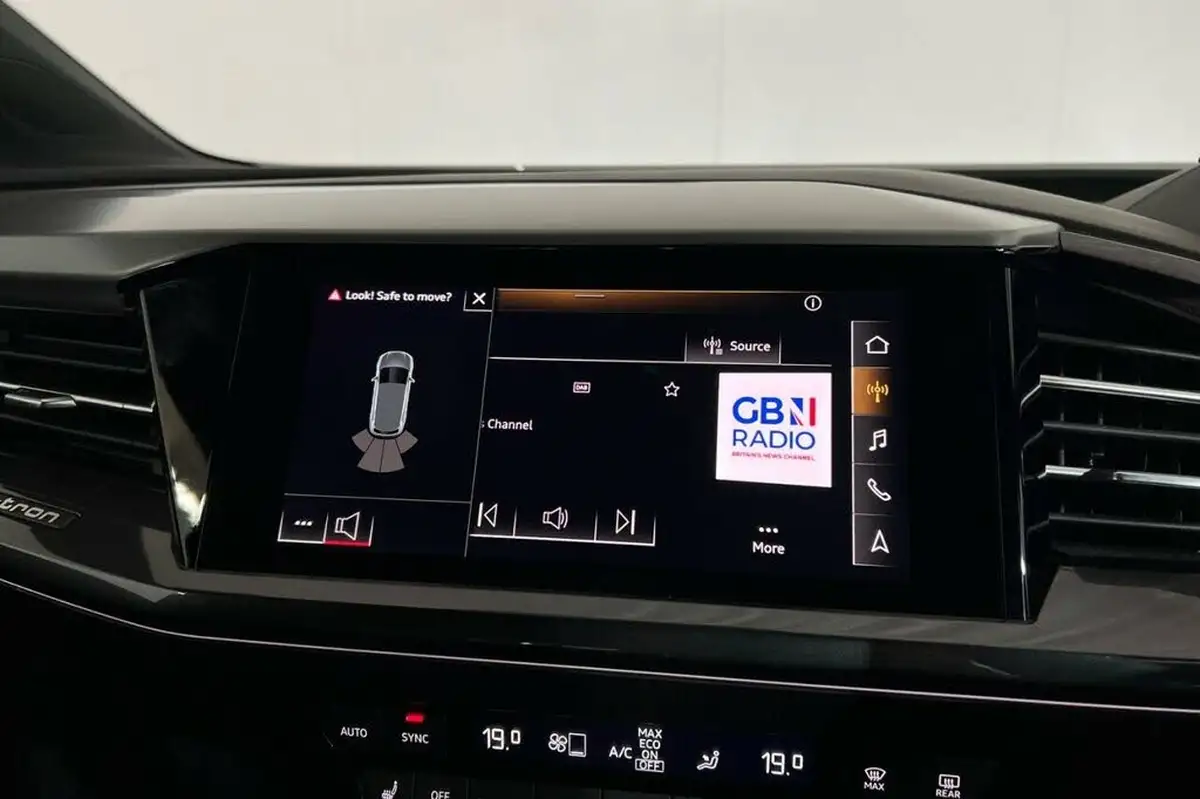2022-audi-q4-e-tron-35e-s-line-station-wagon-big-12