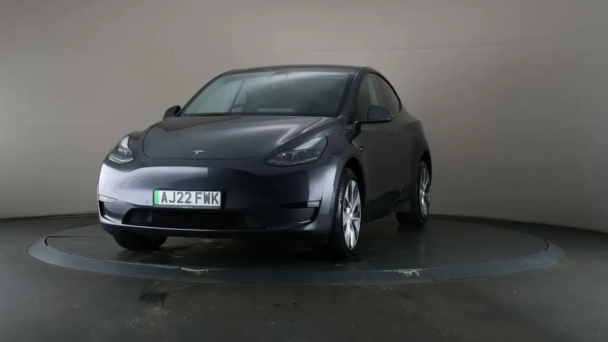 2022-tesla-model-y-e-long-range-big-38